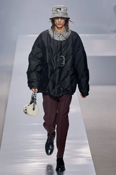 Look 13